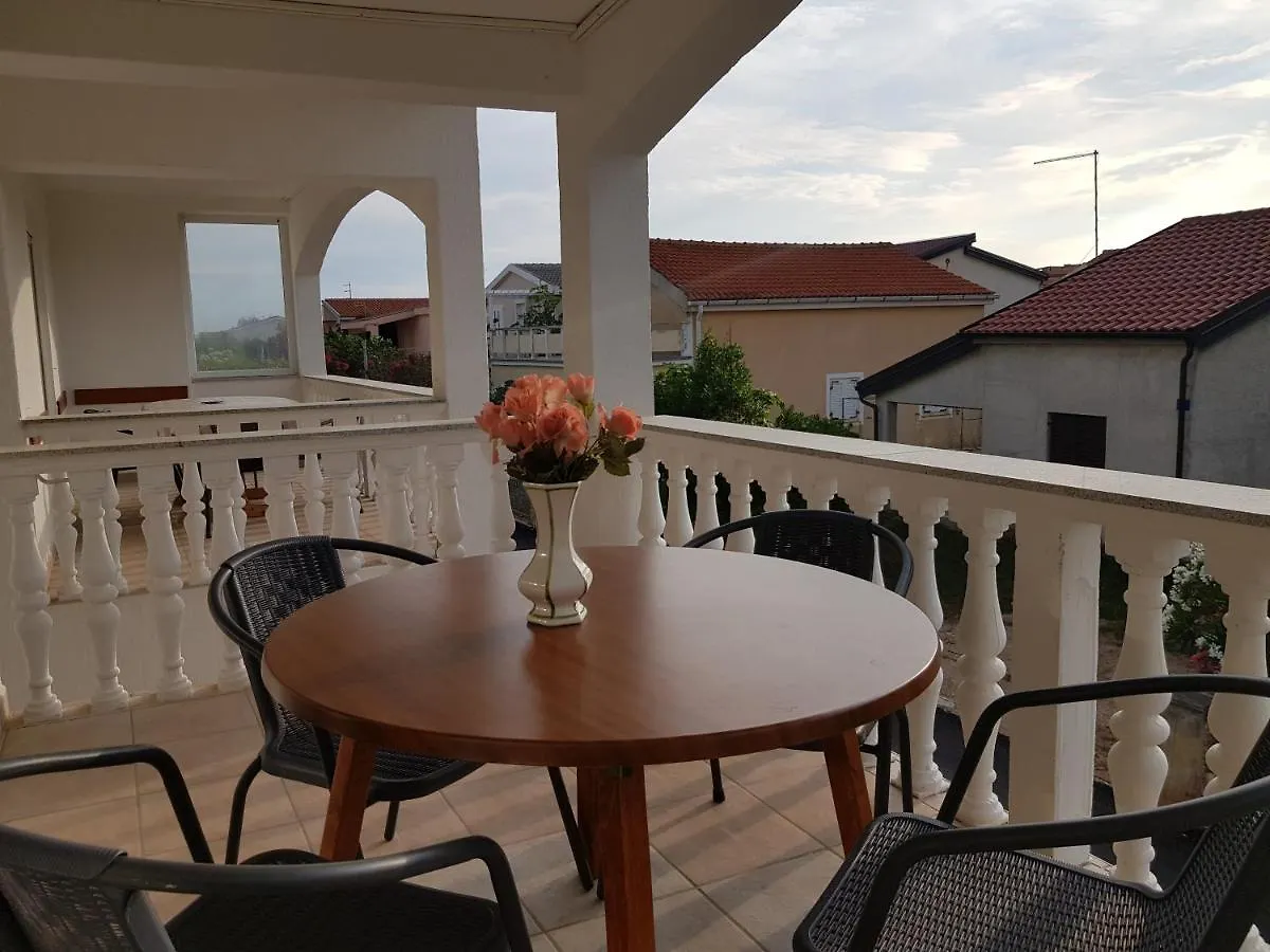 Apartment Excelente Vir